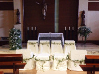 Decoración en blancos y verde, para iglesia. Flores boda. Rebolledo Floristas.