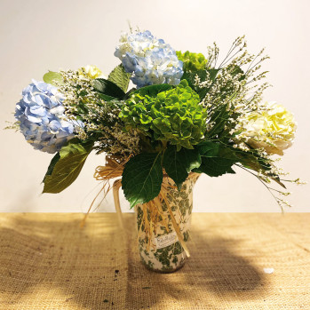 Jarra con hortensias variadas-Rebolledo floristas