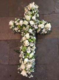 Cruz de flor blanca