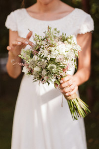 Ramo de novia en tonos blanco y rosa. Flores boda. Rebolledo Floristas.