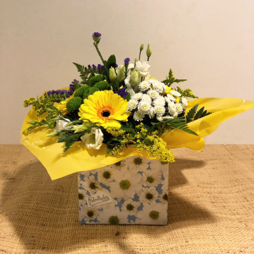 bouquet-blanco-amarillo-caja-rebolledo-floristas
