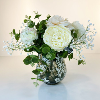 Jarrón con flor de tela en tonos blancos-Rebolledo Floristas