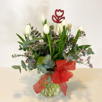 Jarrón con tulipanes blancos-Rebolledo Floristas