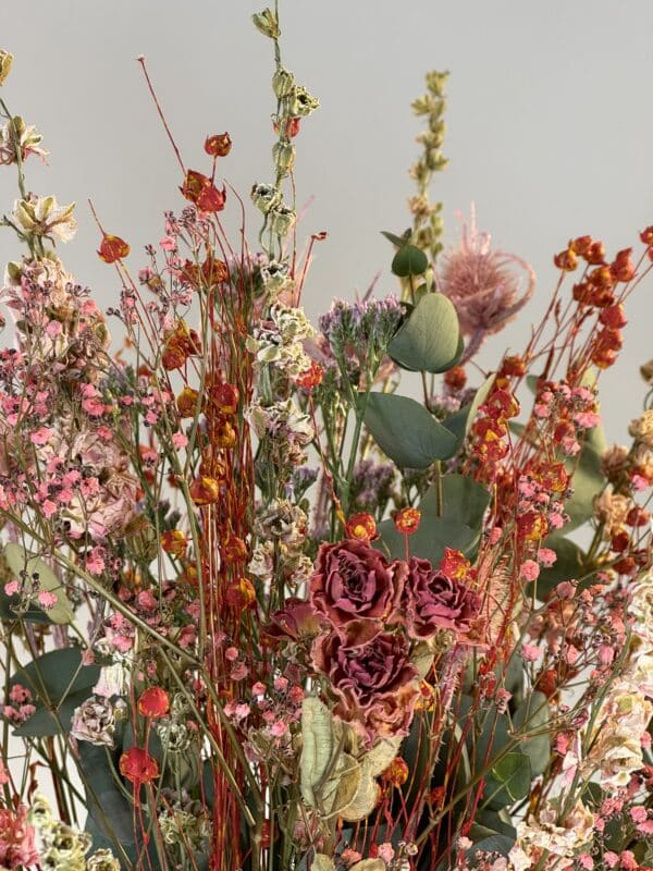 Ramo de flor seca en tonos rosas - Imagen 2