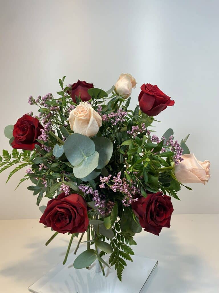 Precioso ramo de rosas en dos colores, rosa y rojo.