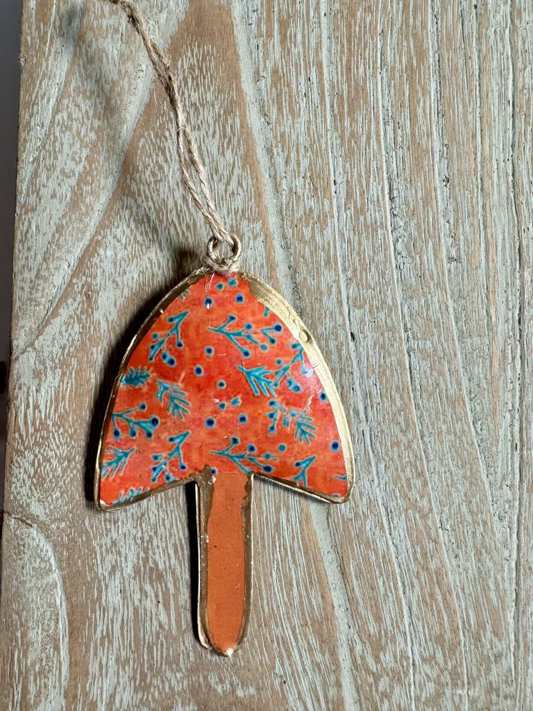 colgante en forma de seta naranja