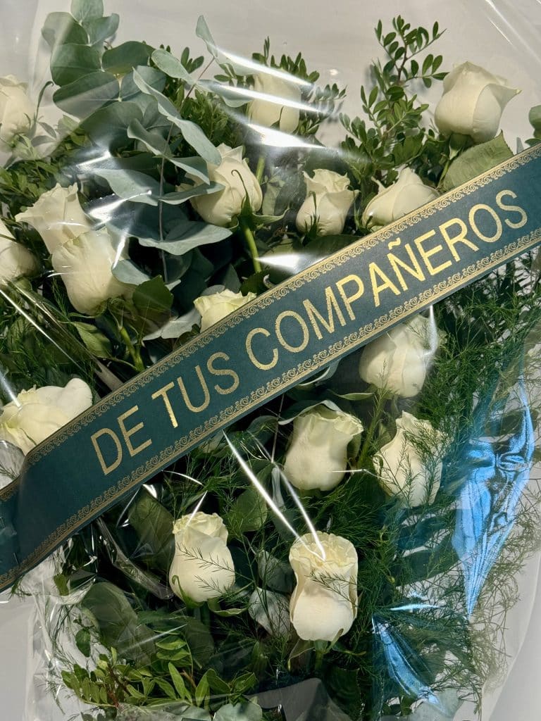 Ramo de rosas blancas para velatorio