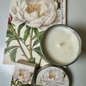 conjunto de vela aromática, cuaderno y jabón.