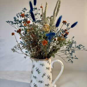 Jarrita con hojas de olivo y flores secas en tonos azules