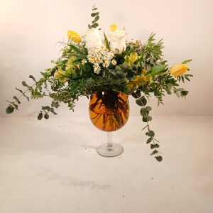 Arreglo floral Blanco y Amarillo en copa