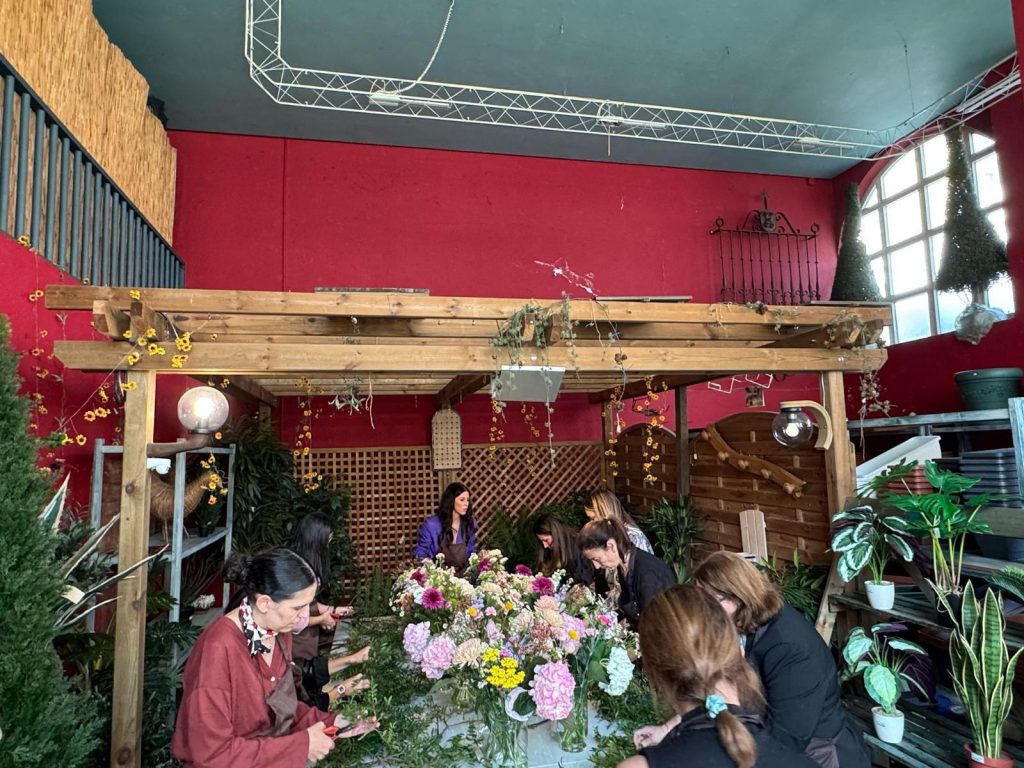Taller de flores WhatsApp Image 2026 05 16 at 12.12.29 1 WhatsApp Image 2026-05-16 at 12.12.29 (1)