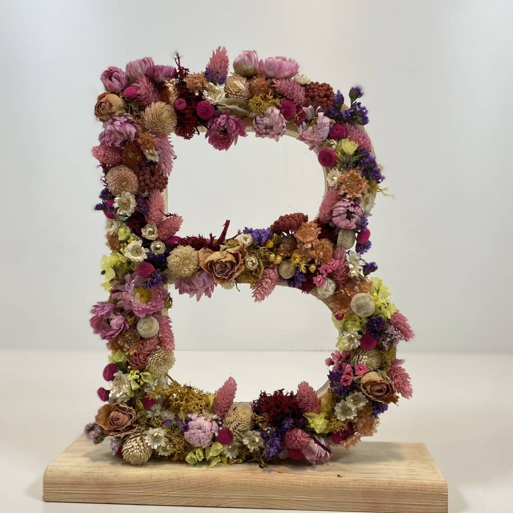 Inicial con flores