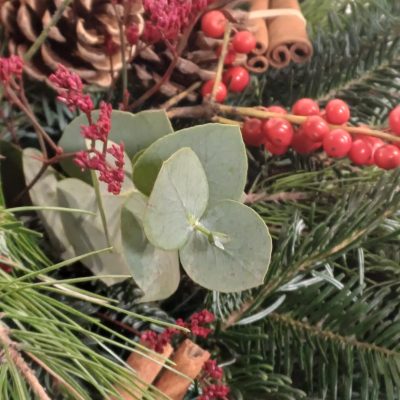 Centro navideño con velas